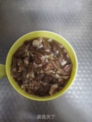 辣椒炒鸡心的做法步调：2