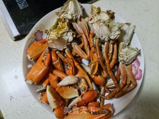 喷鼻辣蟹的做法步调：1