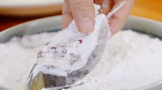 喷鼻煎马鲛鱼的做法步调：4