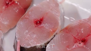 喷鼻煎马鲛鱼的做法步调：1