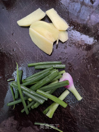 番茄剥皮鱼的做法步调：3