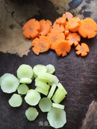 新百开淮山肉丝汤的做法步调：2
