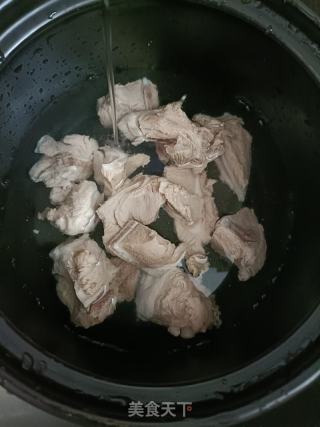 山药骨头汤的做法步调：2