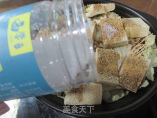 娃娃菜冻豆腐牛腩煲的做法步调：11