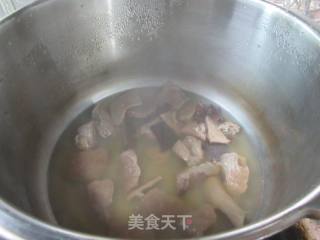 娃娃菜冻豆腐牛腩煲的做法步调：7
