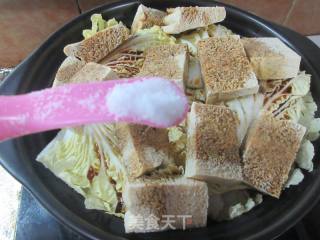 娃娃菜冻豆腐牛腩煲的做法步调：10
