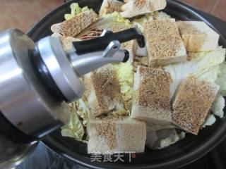 娃娃菜冻豆腐牛腩煲的做法步调：9