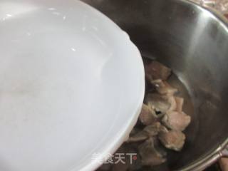 娃娃菜冻豆腐牛腩煲的做法步调：5