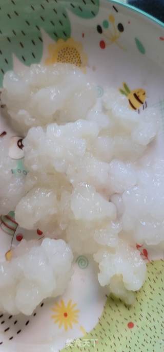 冰糖雪梨炖雪蛤的做法步调：1