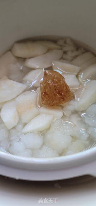 冰糖雪梨炖雪蛤的做法步调：4