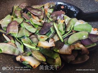 五花肉炒藊豆的做法步调：3