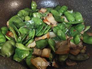 五花肉炒藊豆的做法步调：5