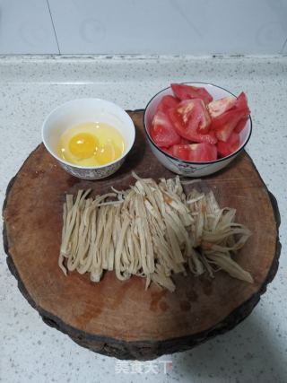 西白柿鸡蛋烩饼的做法步调：2