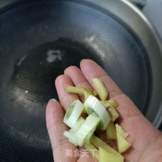 猪肉利剑菜炖灰树花的做法步调：5