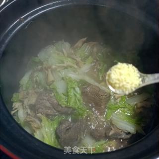 猪肉利剑菜炖灰树花的做法步调：12