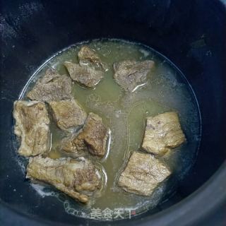 猪肉利剑菜炖灰树花的做法步调：9