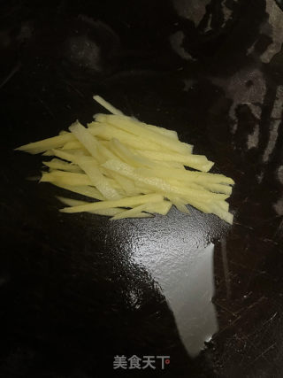 剥皮鱼蟹粥的做法步调：2
