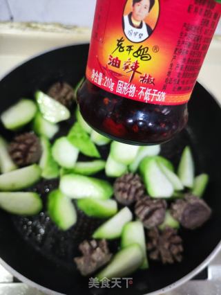 丝瓜炒牛肉丸的做法步调：6