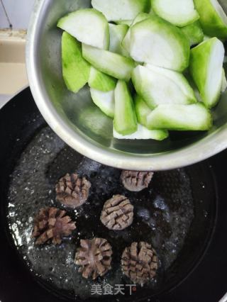 丝瓜炒牛肉丸的做法步调：5