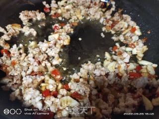 利剑菜豆腐烧肉终的做法步调：6