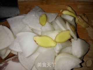 五花肉烧萝卜片的做法步调：2