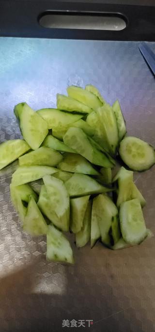 青瓜鸡蛋沙推的做法步调：3