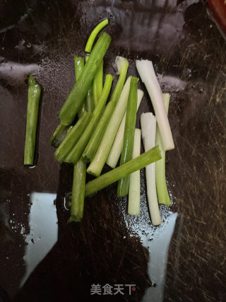 葱油河粉的做法步调：1
