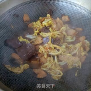猪肉猪血炒奶利剑菜的做法步调：13