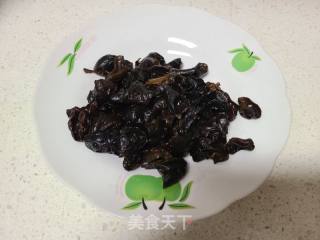 萝卜木耳炒肉丝的做法步调：2