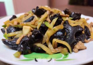 萝卜木耳炒肉丝的做法步调：7