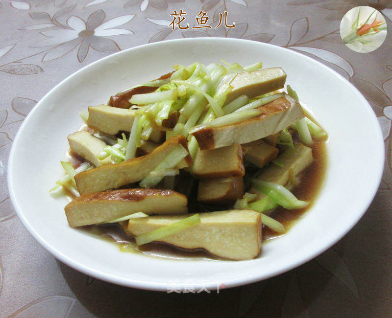 韭黄炒喷鼻干的做法