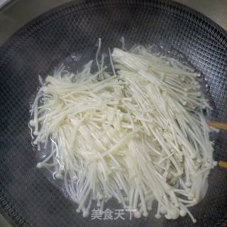 喷鼻菜拌金针菇的做法步调：3