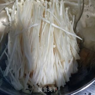 喷鼻菜拌金针菇的做法步调：2