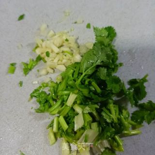 喷鼻菜拌金针菇的做法步调：6