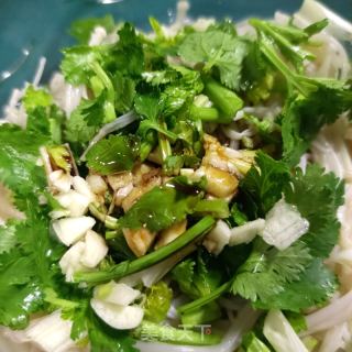 喷鼻菜拌金针菇的做法步调：8