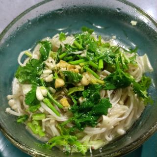 喷鼻菜拌金针菇的做法步调：10