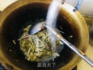 酸利剑菜炖粉条的做法步调：5