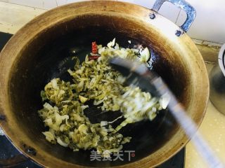 酸利剑菜炖粉条的做法步调：3
