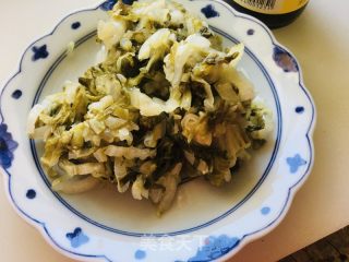 酸利剑菜炖粉条的做法步调：1