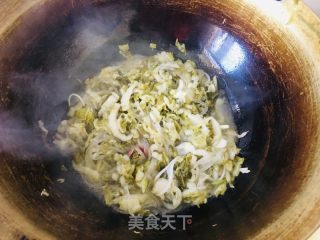 酸利剑菜炖粉条的做法步调：8