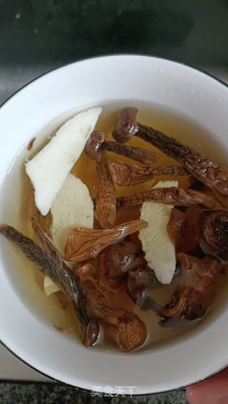猪心菌菇汤的做法步调：1