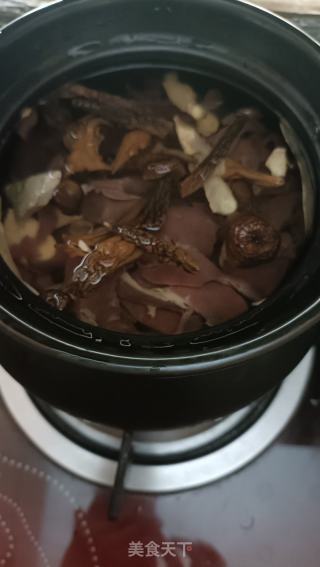 猪心菌菇汤的做法步调：6