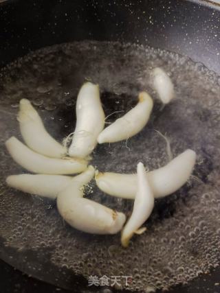 喷鼻辣萝卜缨的做法步调：2