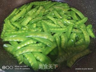 牛肉炒荷兰豆的做法步调：3