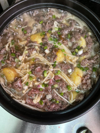 金针菇日本豆腐牛肉煲的做法步调：15