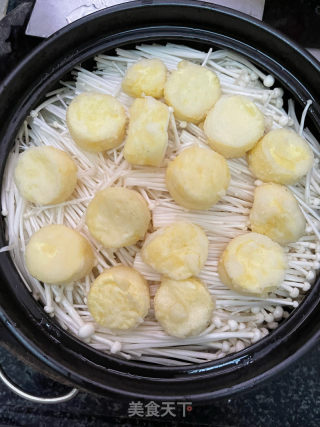 金针菇日本豆腐牛肉煲的做法步调：9
