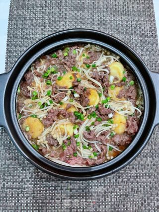 金针菇日本豆腐牛肉煲的做法步调：17