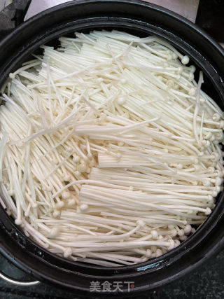 金针菇日本豆腐牛肉煲的做法步调：8