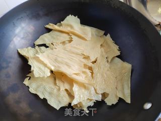 青菜炒豆皮的做法步调：1