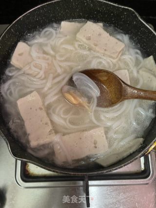 花甲肉饼粿条汤的做法步调：8